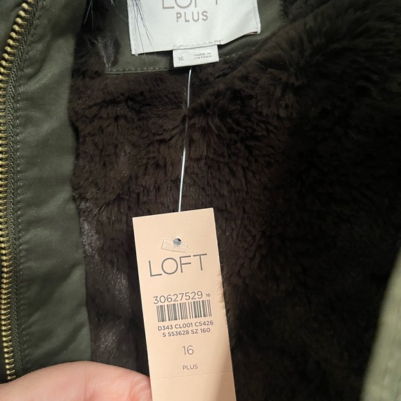 NWT Loft Parka in army green - Picture 5 of 5